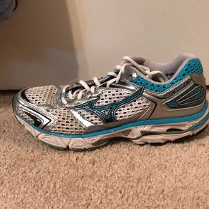 Mizuno running shoes